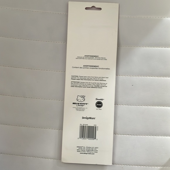 Hello Kitty Buttons 12 pieces - Picture 2 of 3